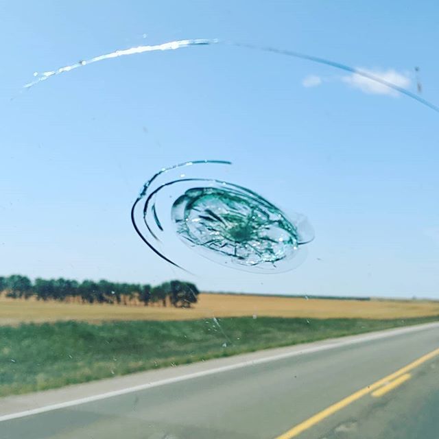 Lazagna's tweet image. A nice Saskatchewan parting gift #fml #smashedwindshield ift.tt/2L8htUL