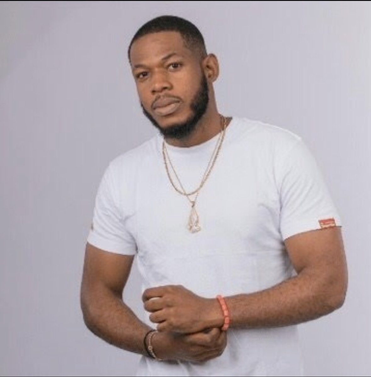 General_idoko's tweet photo. Between Frodd and Elozonam, who is a real man when it comes to handling babes? 
Like for Elozonam, Retweet for Frodd
#BBNaija https://t.co/bMJypMX1xF