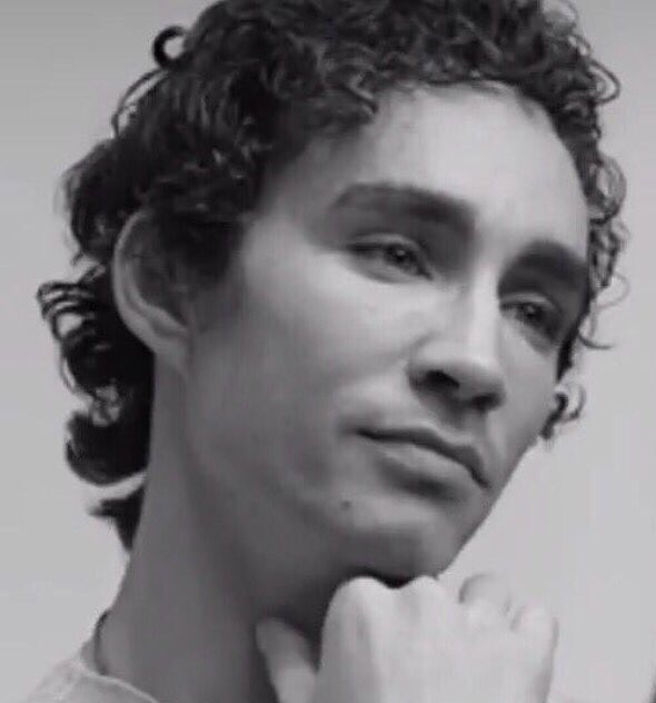TheSheehab's tweet photo. As it's #NationalPhotographyDay here's 4 of the best b&w photos of @RobMSheehan from the last year. Courtesy @gilesduley ,Bartek Smigulski for @rollacoaster, Michiel Meewis for Schön Magazine & Netflix ( from #SWNAsia) (Clockwise from top left) © https://t.co/9vTDWEHvnE