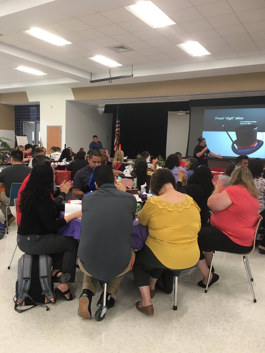 catherinedoc12's tweet image. It’s a magical time of year at BAMS!! #LeadershipMatters #THEDistrict #OneRed @YsletaISD @DDsaintsELP