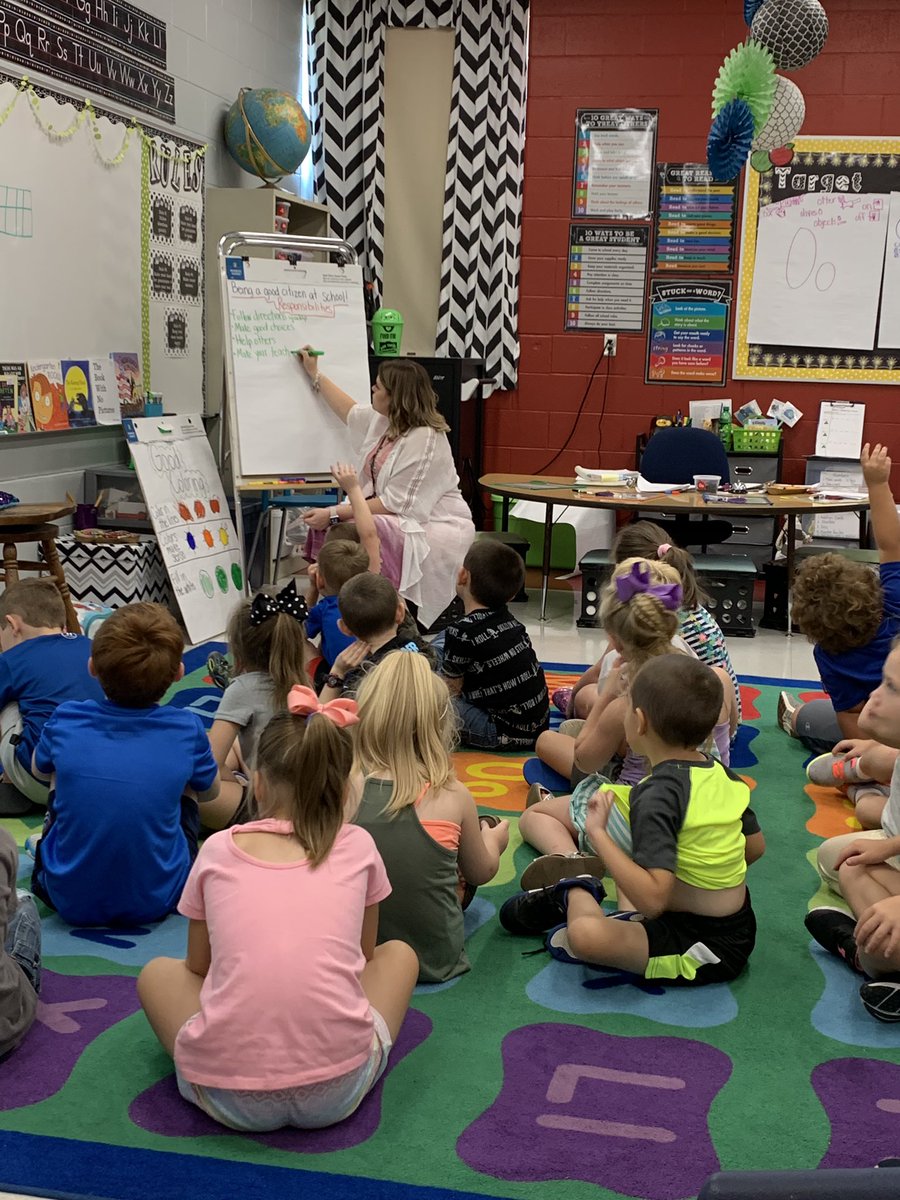 MrsWorrellLMS's tweet photo. Today, my kiddos and I talked about what responsibilities a student has when they are a good citizen at school. Pretty impressed with their responses! #eseistheplacetobe @Estill_Springs @KyCharge #kedc https://t.co/vyd7mABIOI