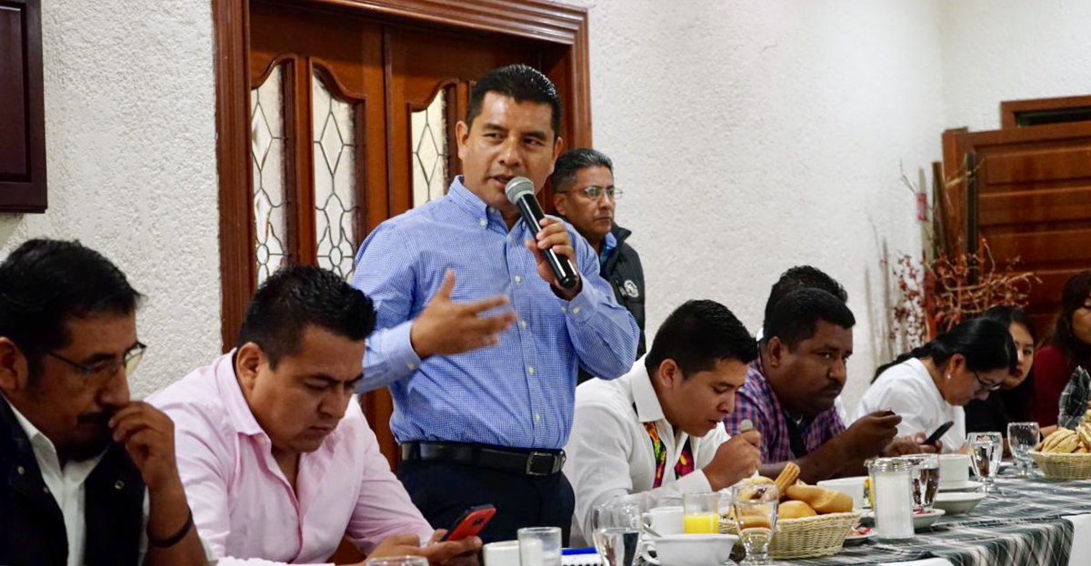 DanielGOaxaca's tweet photo. Me reuní con dirigentes y líderes de @PartidoMorenaMx de las ocho regiones de nuestro estado, con el objetivo de fortalecer el partido y liderazgo regional, estamos en busca de la unidad para contribuir al bienestar de los oaxaqueños. 
Los invito a ser parte de este gran proyecto https://t.co/Clr6MWqrAk