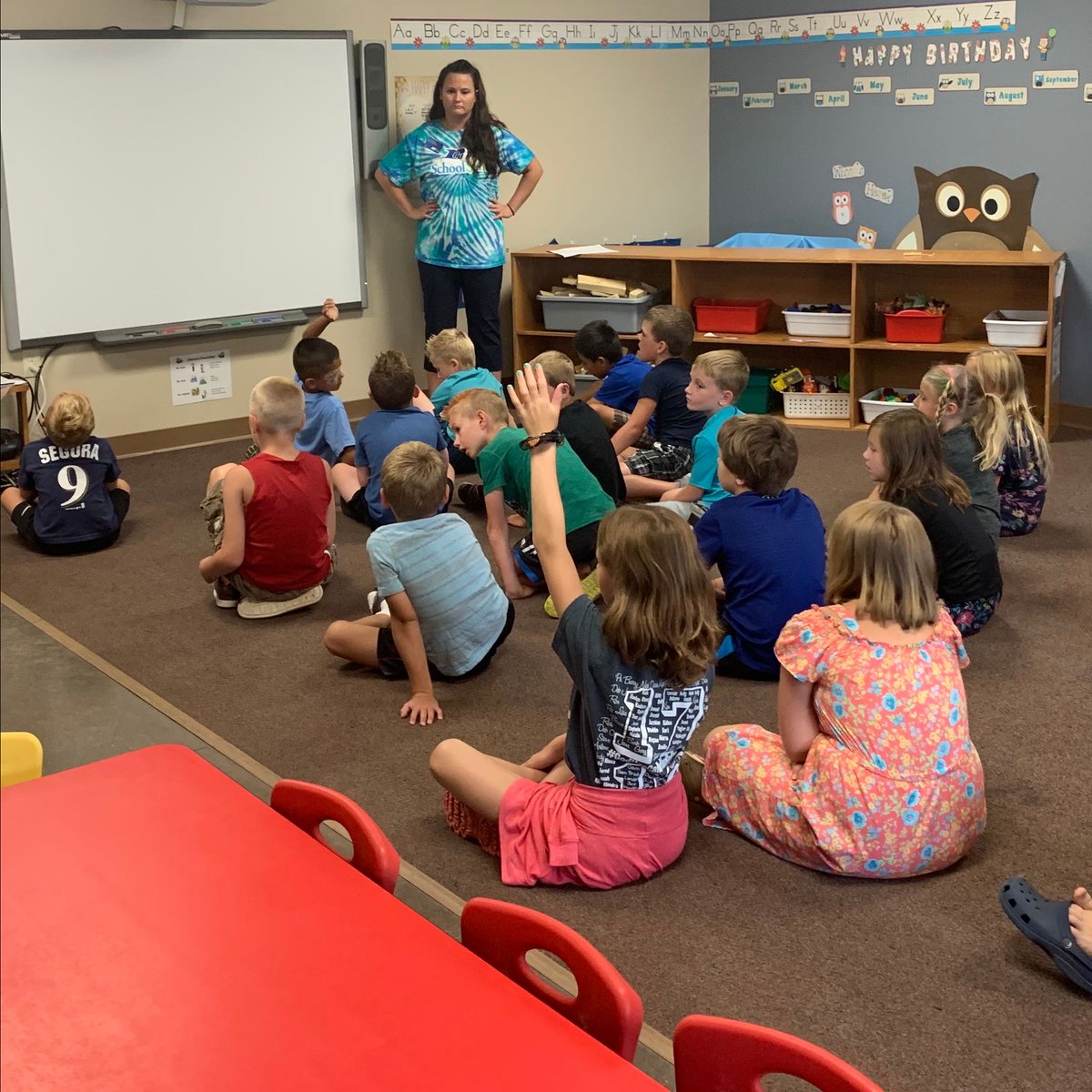Royal_CU's tweet photo. Last week Royal's financial education team taught a lesson on safe places to save your money with Kids USA Learning Center in Chippewa Falls, WI. Students painted their own piggy bank to take home! #RoyalFinEd #FinancialEducation #SummerLearning https://t.co/vY8sONVXGI