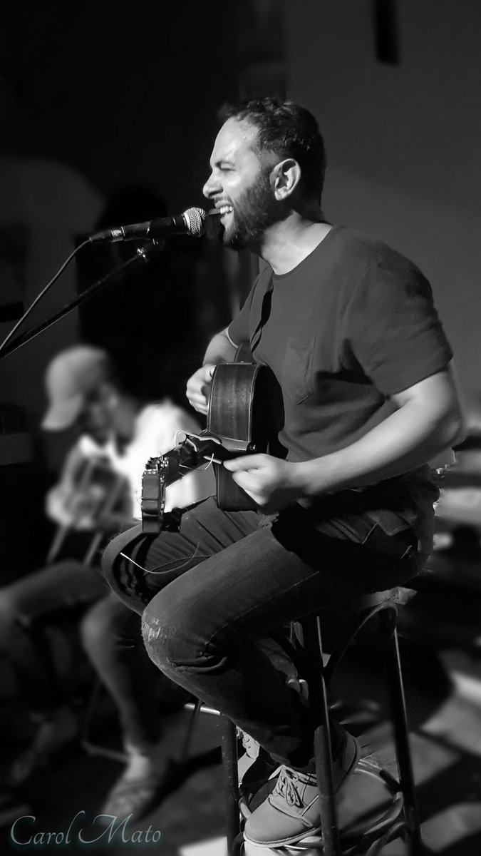 AbelRoman0's tweet photo. 🎸@mabuca11
📸@caracolacaletera
#lasvacaciones #silocrees #detusbesos #single #videoclip #nuevotema #abelromano #artista #valeria #intimo #tercerdiscoencamino #promocion #utrera #sevilla #andalucia #miercolesromanos #musica #megusta #fotografia https://t.co/N9gNvM5L0x