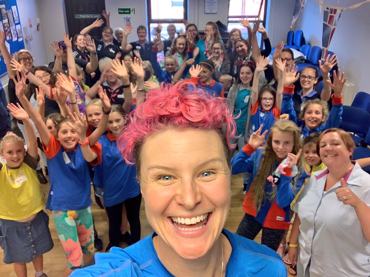 Who wouldn’t run 18 barefoot miles to Sheffield to speak to this lot?! <a href="/Girlguiding/">Girlguiding</a> #GirlsCan
