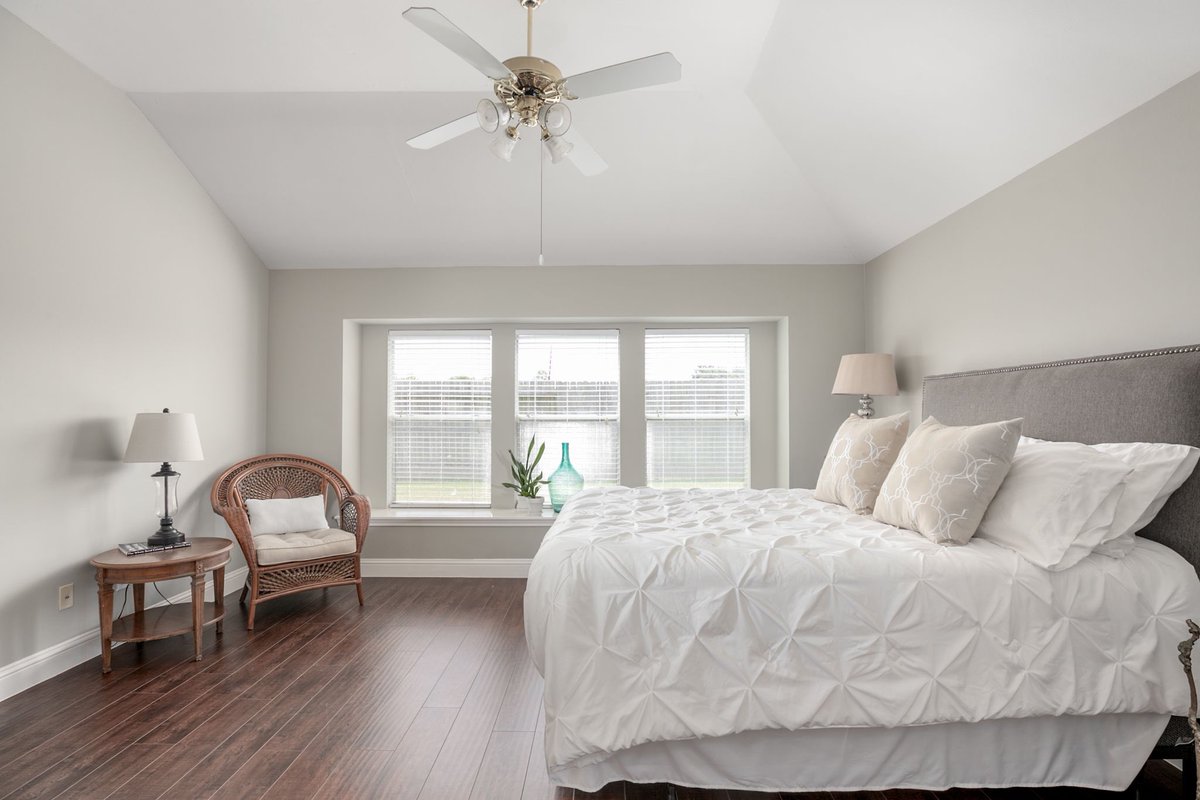 MoonBridgeMedia's tweet photo. NEWLY LISTED! 

Beautiful 1-story in the Silverlake area of Pearland. 
3-4 Bedroom 2 Full Bath
2,032 sqft
Laminate and tile throughout the entire house!

Contact David The Locator to schedule a showing today, because this one won't last long! 

https://t.co/k2T2wk2T9t https://t.co/aIQmgoMHpF