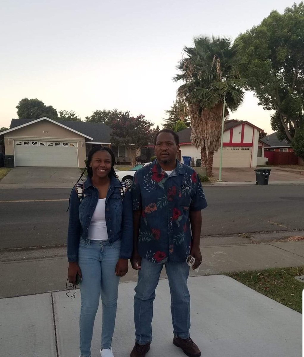 ExtraordinMars_'s tweet photo. Some how some way my youngest sister ended up in our dads class. Lmfao yall pray for her. I had my dad for summer school one time in h.s and he DO NOT PLAY.( he ended up giving me B- so it didnt look like favoritism) I hope she had a good day. #MrDixon #GUHS https://t.co/BZ1KtZyYhK