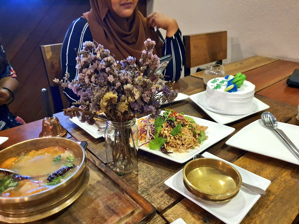Sharaff__'s tweet photo. Had a good fun w/ birthday girl @suway_suway8. 💐🎊🎉
Celebrating suv birthday w/ @Ramelliee &amp; @Miz_Yuke . https://t.co/K1HjOKvs4K