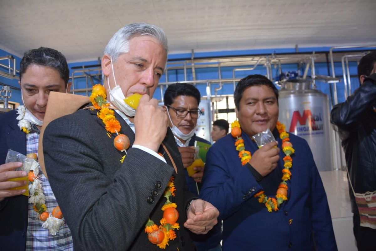 yucrabraulin's tweet photo. #Ahora #Tarija 
Privilegiado por acompañar a nuestro Vicepresidente, @GarciaLinera en la entrega del “Centro de Transformación de Cítricos”, que beneficiarán a 553 Familias de Carapari, financiado por el @FDI_oficial con una inversión de Bs. 4 Millones
#EvoYPuebloFuturoSeguro https://t.co/CekIgTcOmu