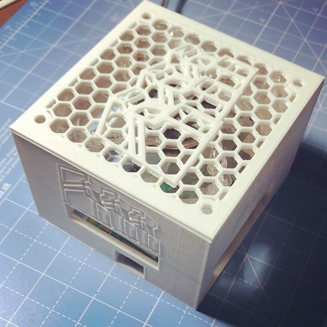 retrogamestat's tweet image. #retrogram  CPU Quad core 1.8 GHz ARM Cortex-A17 (up to 2.4GHZ turbo clock speed) (64-bit)
-GPU 600 MHz Mali-T760 MP4 GPU
-RAM 2GB dual channel LPDDR3
-Mem 128gb (expandable up to 512gb) Powered by #Retrogamestation info,test and video ift.tt/2MoH66L #consolegaming #co…