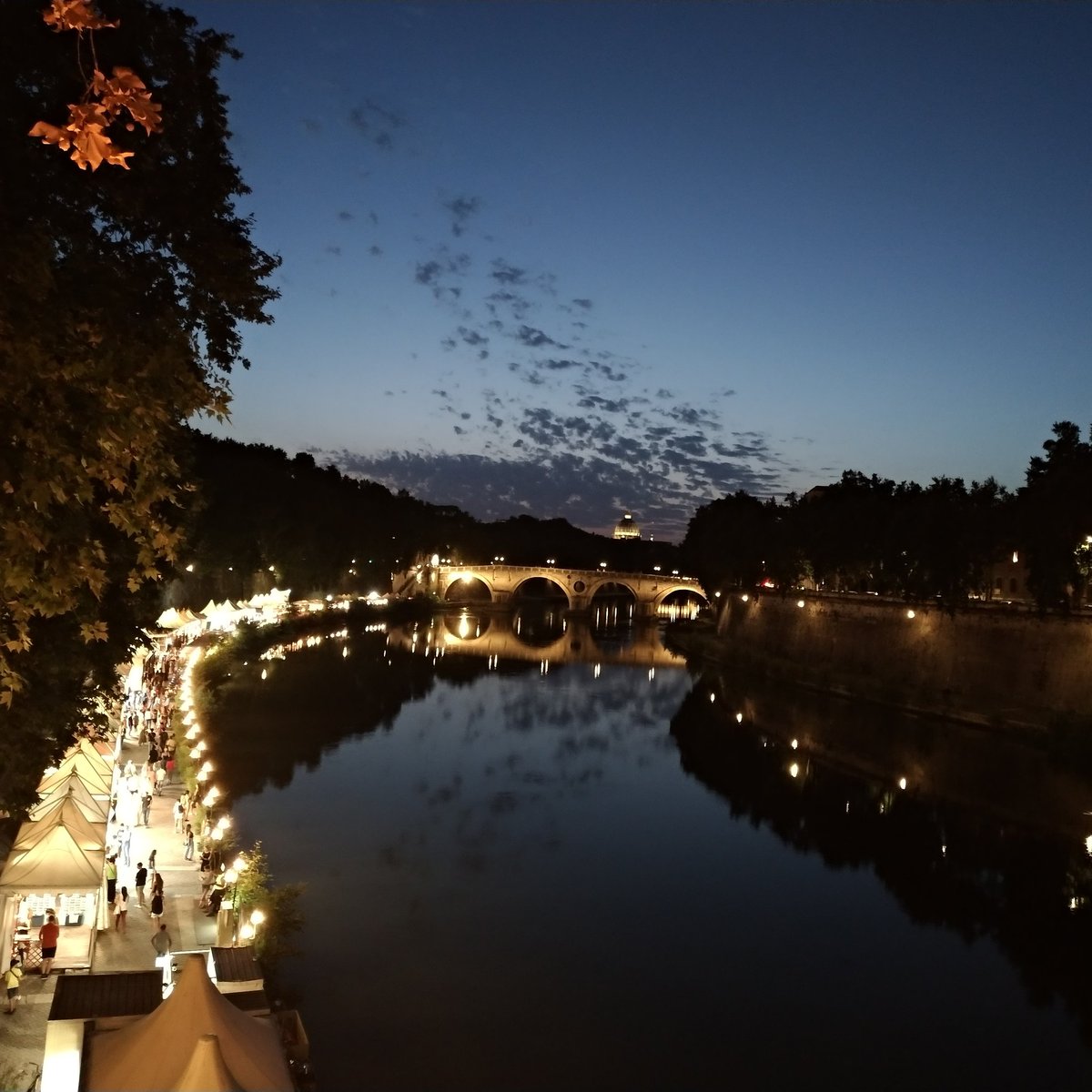 DigitalMary's tweet photo. Quattro passi in centro, direzione Trastevere. Ti giri, per caso, e vedi questo. #Roma #lagrandebellezza #WorldPhotographyDay https://t.co/pDt5JYuU2F