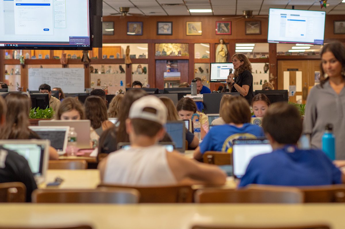 Kellenberg's tweet photo. Senior year hasnβt started, but these seniors are at Kellenberg Memorial attending the Common App Boot Camp today to learn how to apply to college for after they leave #TheNest. #KMHS20 #TheCommonApp @CollegeBoard https://t.co/7suZ5N6KU3