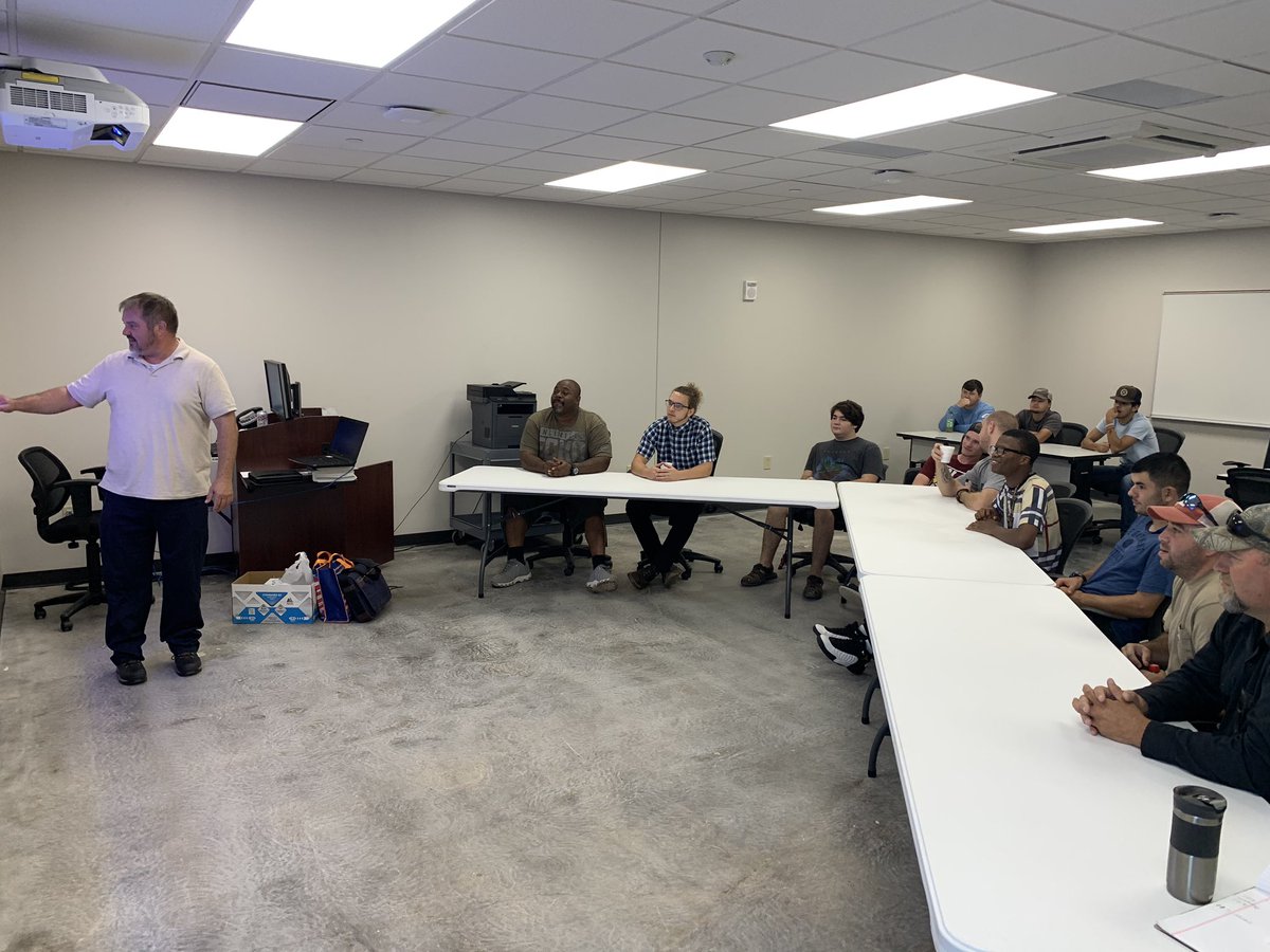 13AllisonBazzle's tweet photo. OPEN FOR BUSINESS: CLTCC’s Riverfront Campus opened today, six months ahead of schedule! Manufacturing students are here going through orientation and taking in the new sights. More at 5&6! https://t.co/goggIsiDkQ