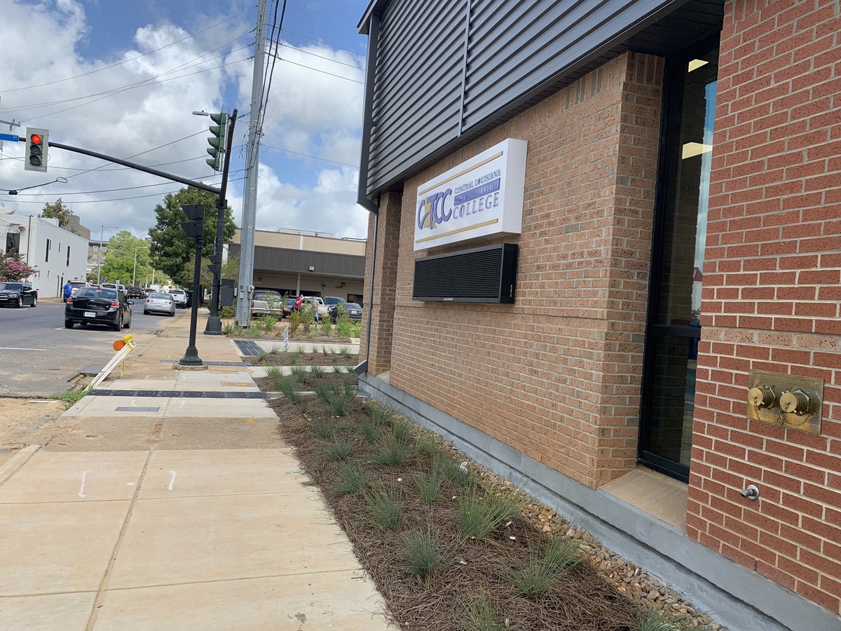13AllisonBazzle's tweet photo. OPEN FOR BUSINESS: CLTCC’s Riverfront Campus opened today, six months ahead of schedule! Manufacturing students are here going through orientation and taking in the new sights. More at 5&6! https://t.co/goggIsiDkQ