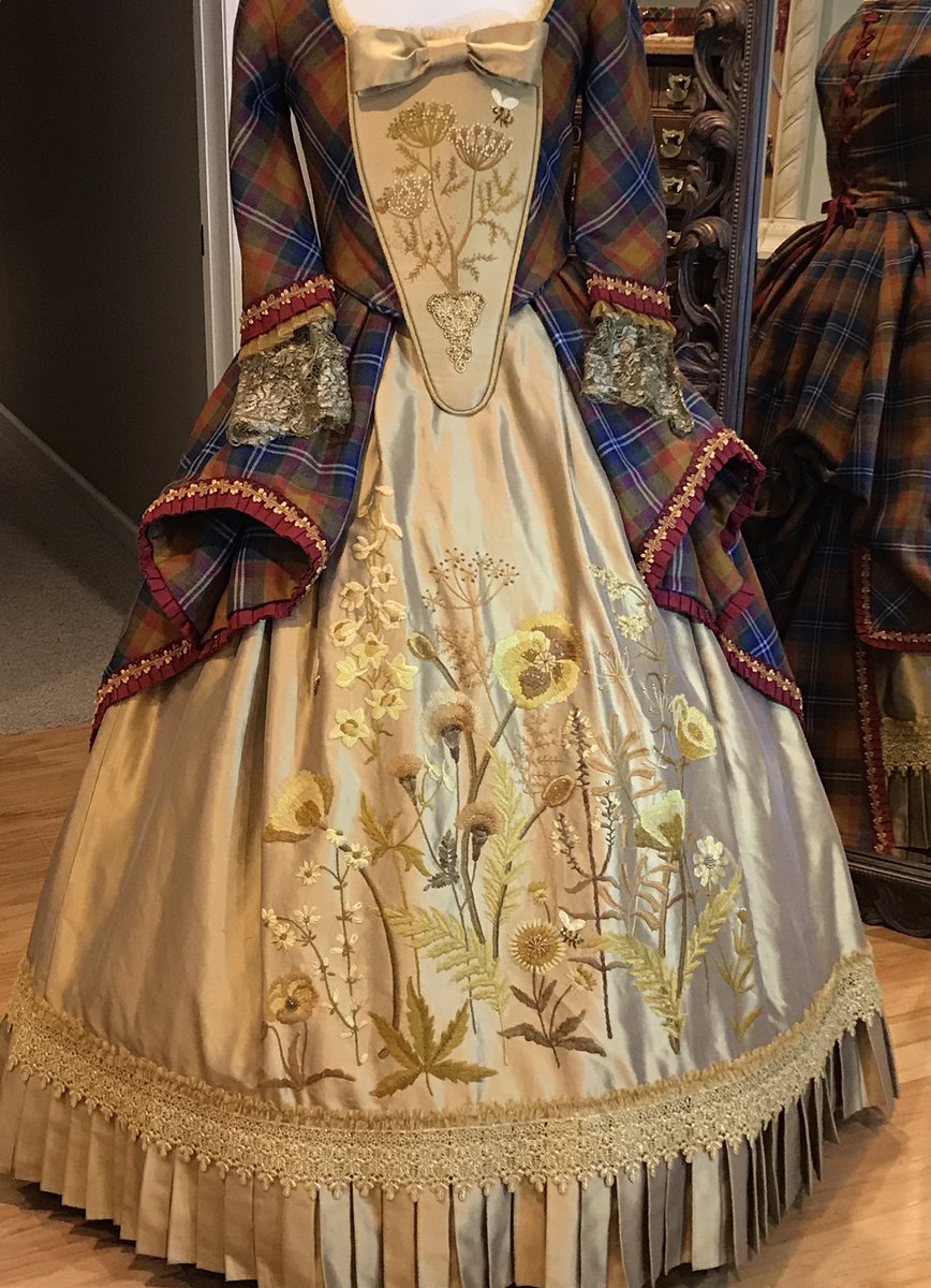 teribiglands's tweet photo. Is it still art ...if I can wear mine? Submitting my Outlander Inspired Gown. 250 hours of my hand  embroidery using Silk Thread. #OutlanderContestNYCC @Outlander_STARZ https://t.co/GXVHcexXyU