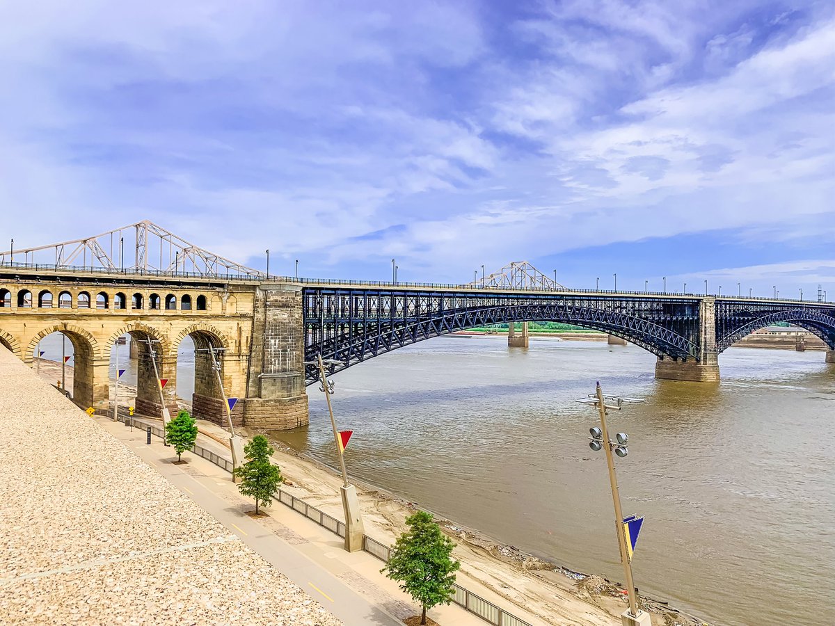 GreenwoodGayle's tweet image. August 17, 2019 #SaintLouis #EadsBridge #LacledesLanding #MississippiRiver