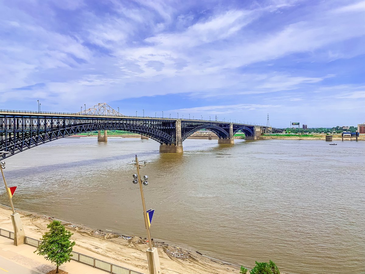 GreenwoodGayle's tweet image. August 17, 2019 #SaintLouis #EadsBridge #LacledesLanding #MississippiRiver