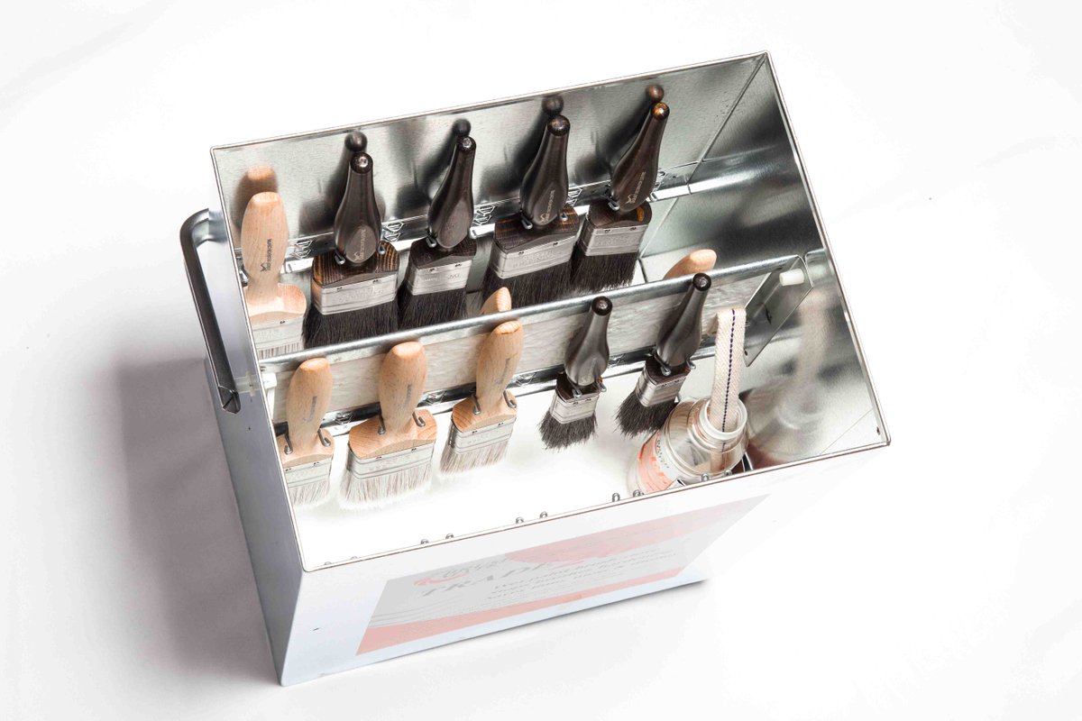 brush_mate's tweet photo. DID YOU KNOW?
Brushes can be stored indefinitely in our Trade 20 & Trade 4+ paint brush storage boxes, provided you service them regularly! So thereβs no need to worry about hard bristles or time-consuming cleaning.
#BrushMate #PaintingHack #FAQ https://t.co/xgkV6mtoWx