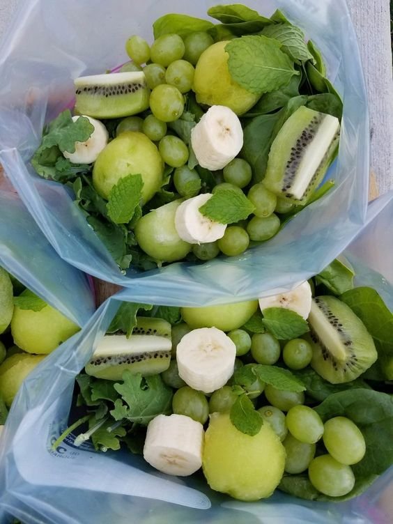 AmandaJackaman's tweet photo. Green smoothies for the week! #PlantPoweredπ±
- honeydew
- kiwi
- banana
- grapes
- mint
- spinach
- kale
Throw fresh or frozen #SmoothiePrep into your blender with 1/4 cup of nut milk, I use @LoveMySilk #CashewMilk, & 1/4 cup of cold water. #MondayMorning https://t.co/TxdzFYHmFj
