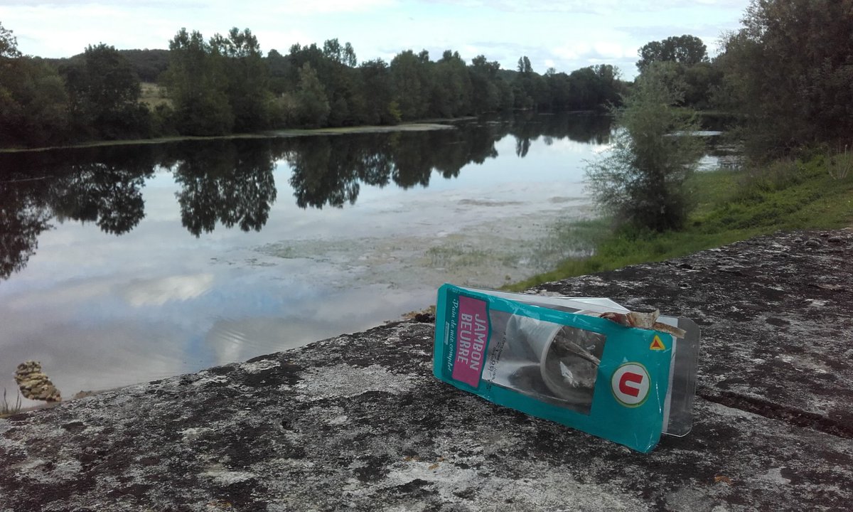 tof_pont's tweet photo. #operacionplasticoff de hoy en la #Vienne, Francia. #basuraleza en todas partes. #reduce #setehacaido https://t.co/pkP2hhnr1W