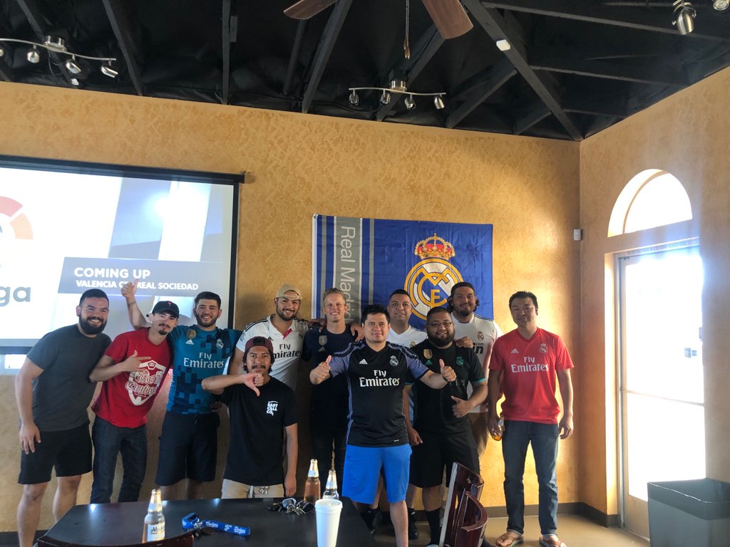 MadridFresno's tweet image. 3 puntos en la bolsa y 3 goles. What a great start to the Liga. (Except for the gentleman in the black shirt) 😂 thanks to everyone who joined us!! 

#halamadrid #MadridismoUSA #559fc #RealMadridFresno