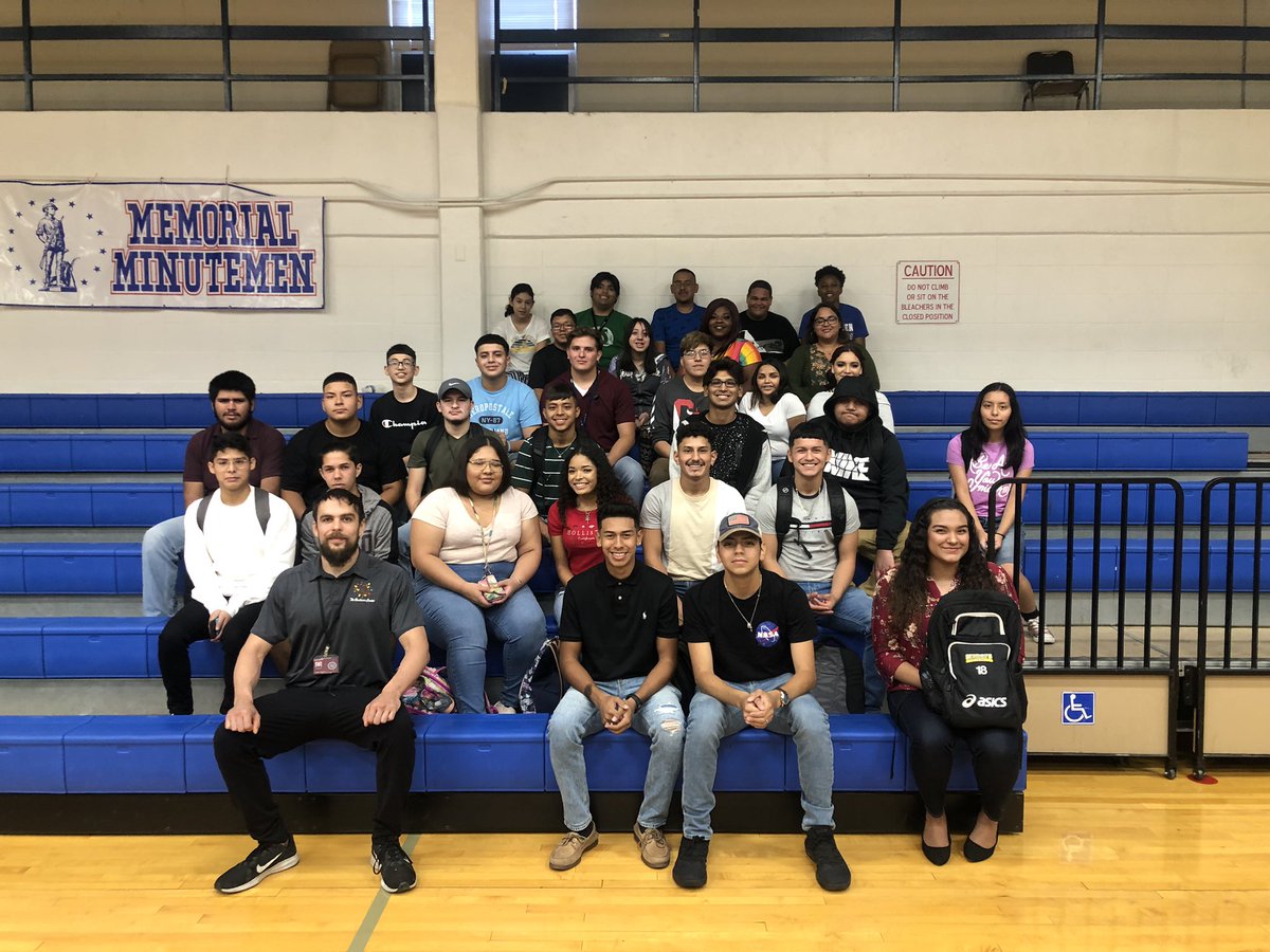 Coach_KLewis's tweet photo. A really great start to a new school year. From my players greeting the students @LasPalmasElem back and to introducing our new innovative class Partners in PE. @EISDMemorialHS @EISDSpecial @EISDAdaptedPE It’s going to be an exciting year @EISDofSA #wintheday https://t.co/uivxDBkWTc