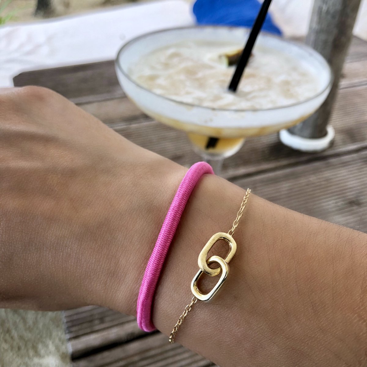 #NationalRumDay featuring this lovely #goldbracelet Marco Bicego and <a href="/blackwellrum/">Blackwell Rum</a> cocktail 🍹