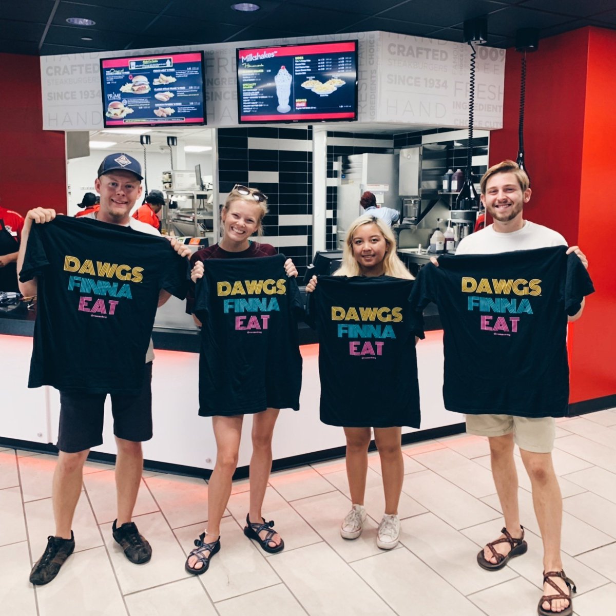 msstatedining's tweet photo. Celebrate the Grand Opening of Steak 'n Shake with a Free T-shirt! 👕👍
...
Be one of the first 100 to stop by Steak 'n Shake today &amp; get a free t-shirt hist for stopping by! #msstatedining #hailstate #steaknshake https://t.co/h7aGDvOSfy
