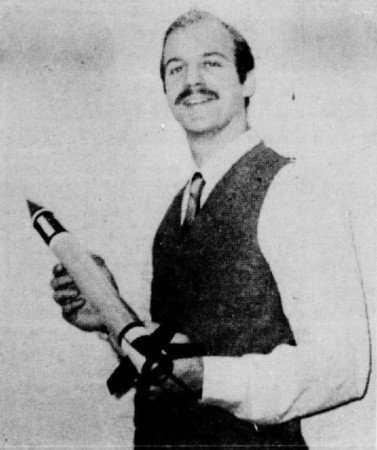 IngeniumFr's tweet image. Larry Brown with the model rocket that carried Max the mouse
Read more on the #Ingeniumchannel"Love and rockets: A few words, a great many actually, on Larry Brown" ow.ly/U1ww30pghSC 📷 Le Petit Journal, 25 May 1969, 22.