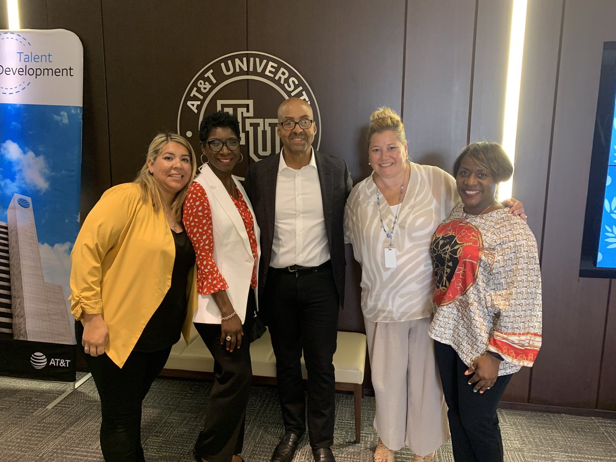 latriciasays's tweet photo. This team knows teamwork! They are amazing. Another excellent #EBLE exec workshop with #PascalDesroches. Julie, @Dzeggers and @AdrianA36964560 great work! Missing from pic @sarahwesley17, Noel and our Kelly (honorary) #TeamUs #MyTeamRocks #TeamTalentAllStars #grateful https://t.co/d0GUu4oySw