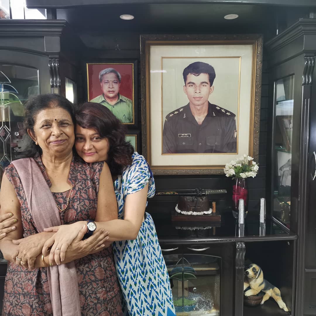 'We are frozen in time, for us there r no celebrations, Anuj was to be married in Sep99. My husband said there are 10lac soldiers in #kargil1999 tere bete ko goli nahi lagani, but see if death has to find you it will find you even in 10 lacs'
Mrs Meena Nayyar, mother of a hero!