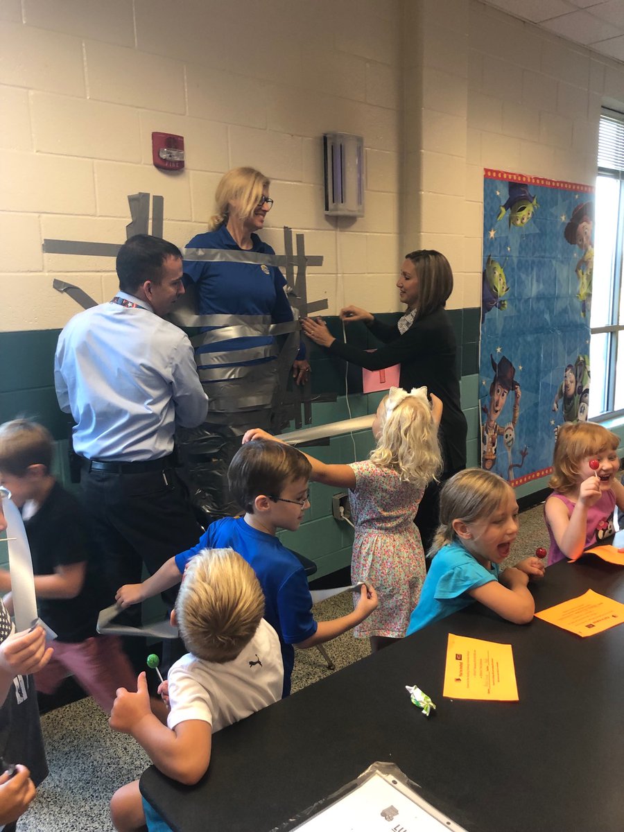 PrincipalPollyT's tweet photo. Started our day celebrating kids who stuck to summer reading with a sticky party in the cafe! Over 1000 minutes logged. Teachers read too! Thank you for cutting me off the wall! #CHESreads @ChestateeES @akboyers @FCSchoolsGA https://t.co/hjAHY52t0c