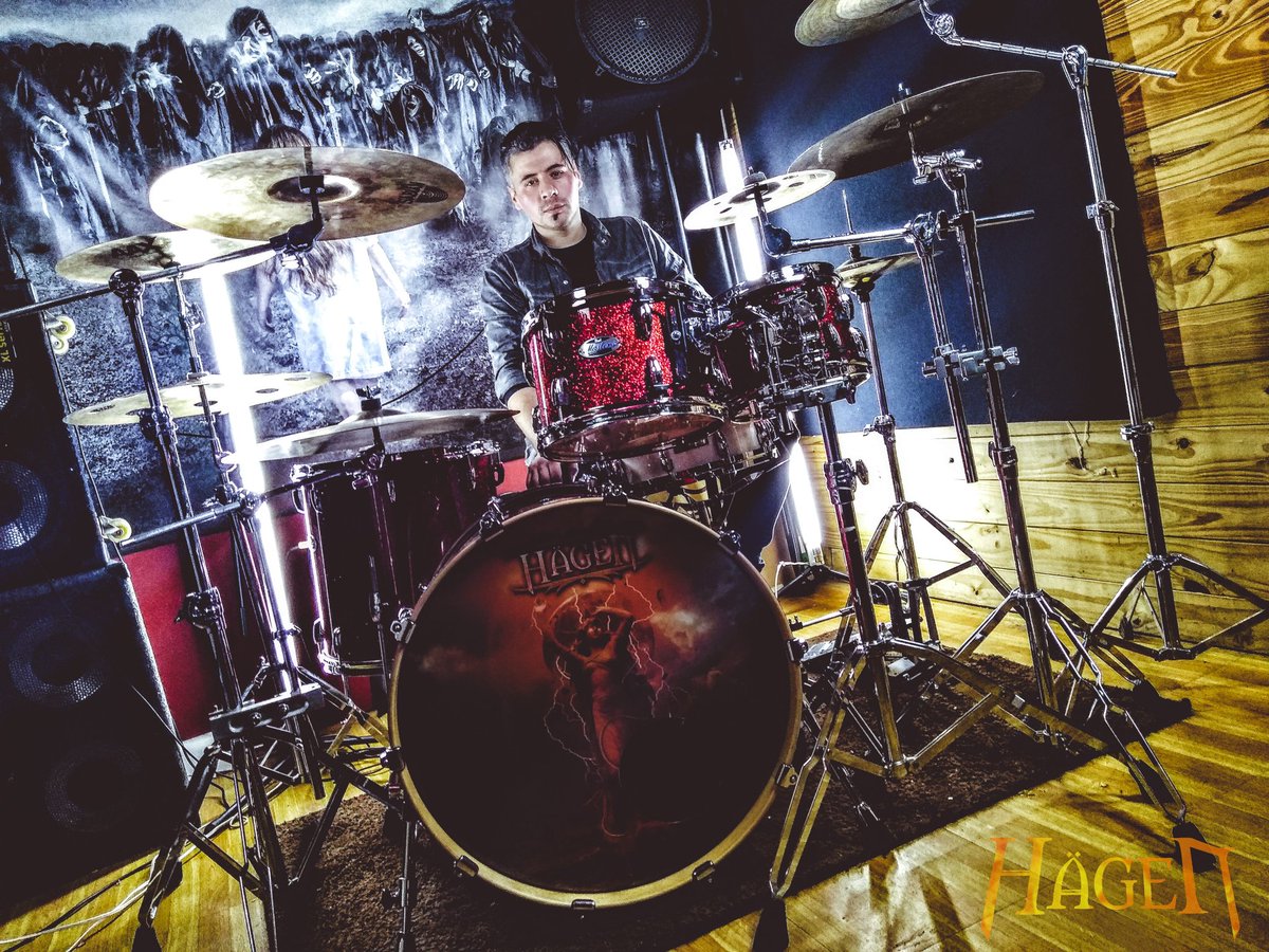 HagenOficial's tweet photo. Estamos preparando vídeos nuevos en la sala, para ir cerrando la etapa de - De Cara Al Miedo - para dar paso a nuestro 3er disco de estudio !
Mago Fleitas
#drummer #drums#drumlife
#drummerstyle @pearlargentina #decaralmiedo #2019 #picofday #metaldrummer https://t.co/kmNphvNZce