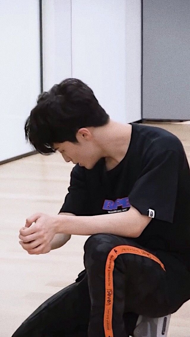 littlenct_'s tweet photo. มาร์คในห้องซ้อมก็นะ แสนเท่และมีสเน่ห์ iwi https://t.co/bHzpkjrUGi