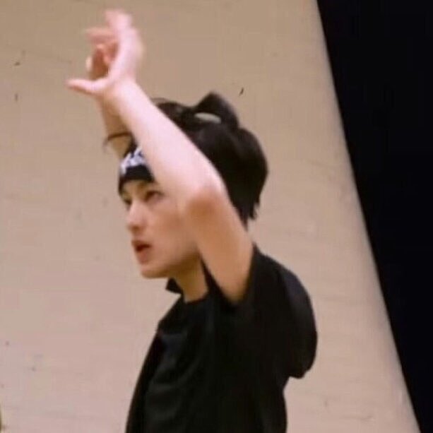 littlenct_'s tweet photo. มาร์คในห้องซ้อมก็นะ แสนเท่และมีสเน่ห์ iwi https://t.co/bHzpkjrUGi