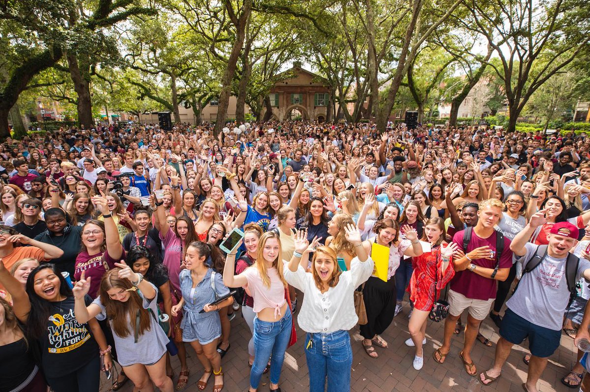 CofC's tweet photo. Just a few of our new friends. Welcome to the College! 🙌🌴❤️ https://t.co/UApTCBd1Vp