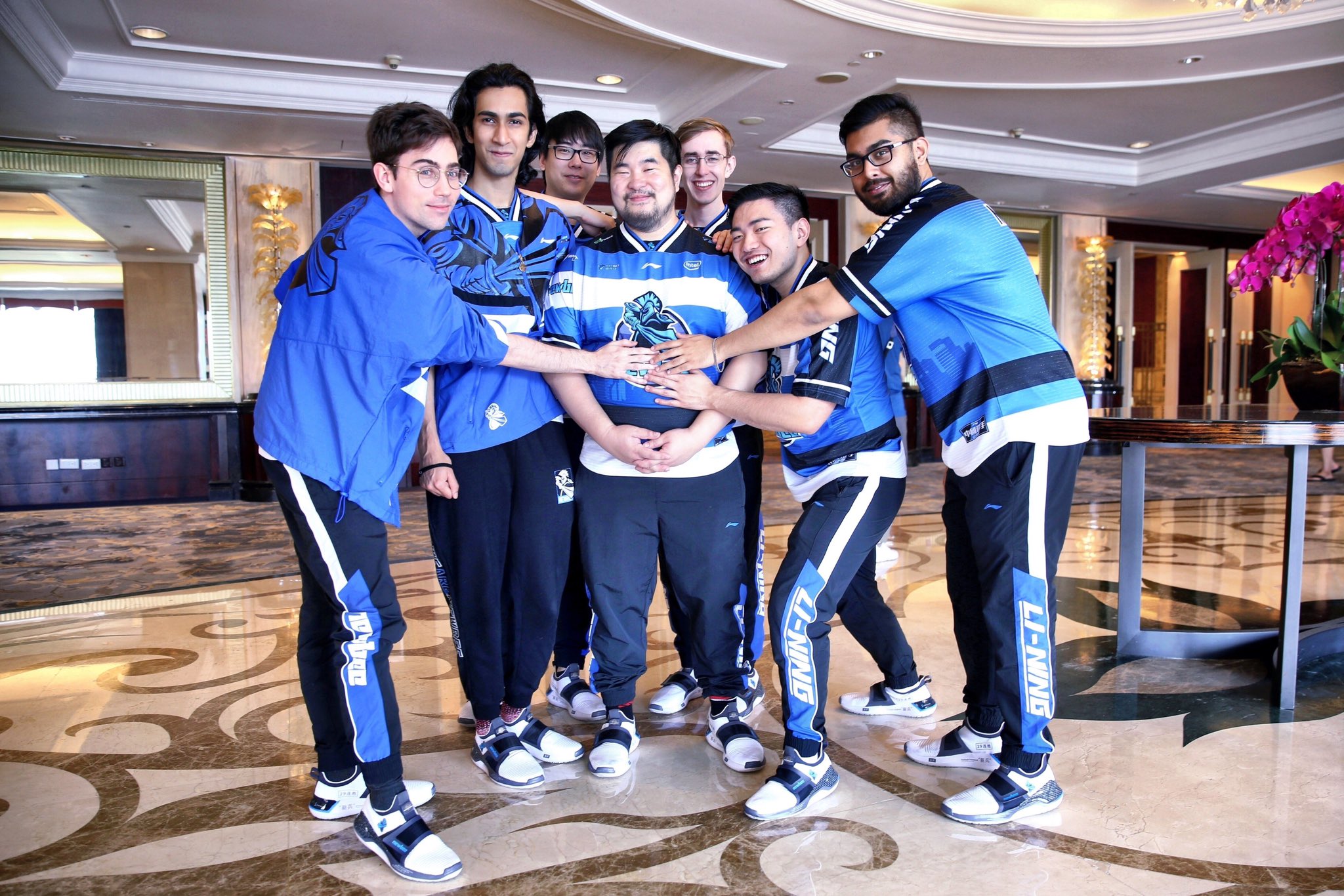 ECWI-GgVUAAOj5p?format=jpg&name=4096x409