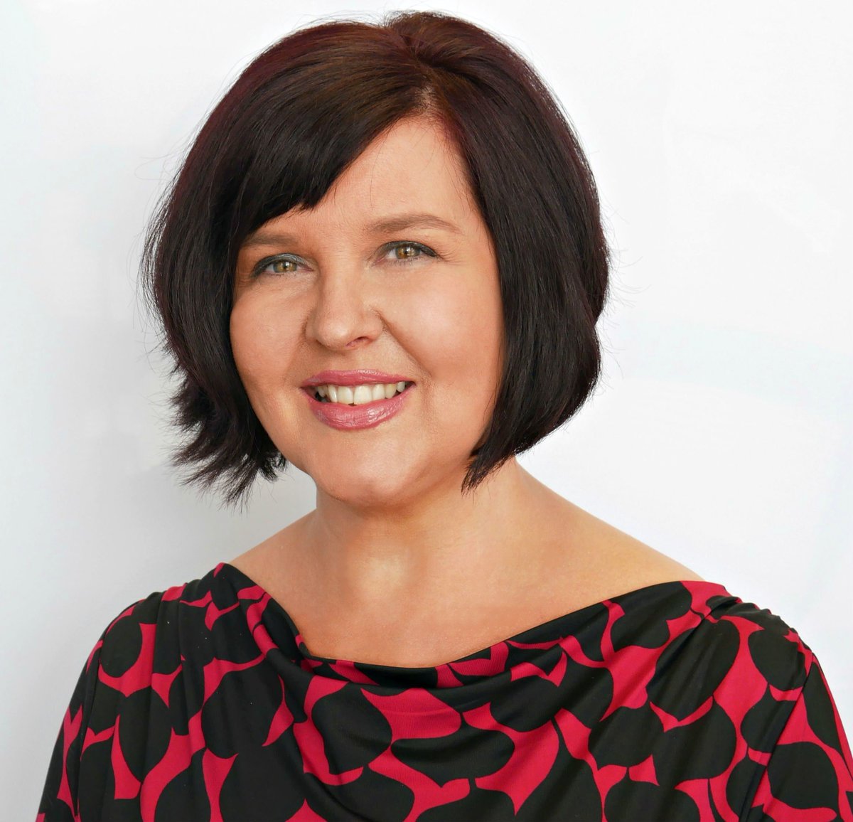 kymcoaching's tweet photo. We are super excited to share that the next addition to our team will be @EvelynMWalk. A blog post will be needed in order to list out ALL that she brings to KYM. In short, award-winning mentor, 25 years experience and specialism in scaling start ups.
#welcomeevelyn #teamkym https://t.co/f8smMk34Gt