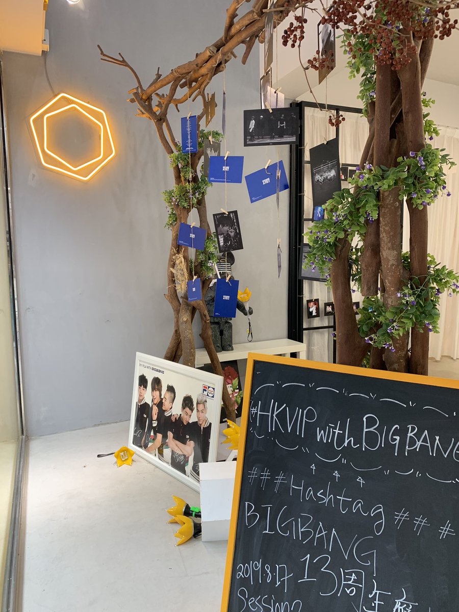 garagarabigbang's tweet photo. #13YearsWithBIGBANG 
#BIG13ANG 
#BIGBANG 
#HKVIPwithBIGBANG
#HKVIP 
@IBGDRGN @Realtaeyang @ForvictoRi https://t.co/ueCPyo7oMx