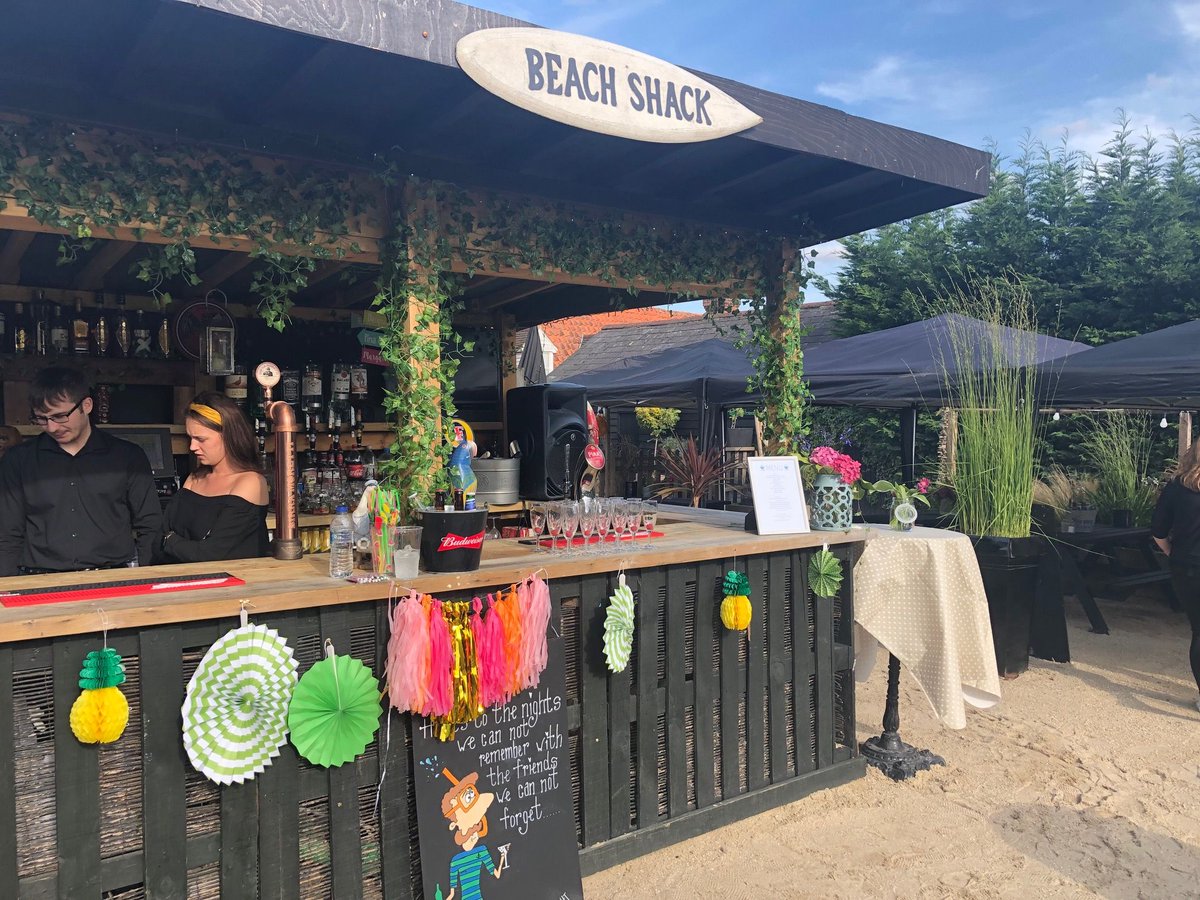 4WallEurope's tweet photo. Our team had a great time celebrating a successful year so far at the Queens Head Beach Bar at our Summer Social
Special thanks to @TQHchurchgate for catering the event and the The Social Booth company for the Photo Booth
#smartavsummesocial #staffparty #smartav https://t.co/OfsCQgdgr5
