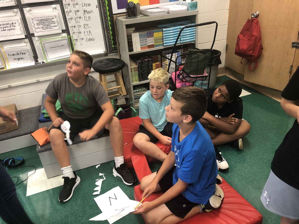 MrsDutton's tweet photo. 5th grade is doing some creative collaboration! #TeamMillridge #mychoicemayfield https://t.co/ukjOz2gfe6