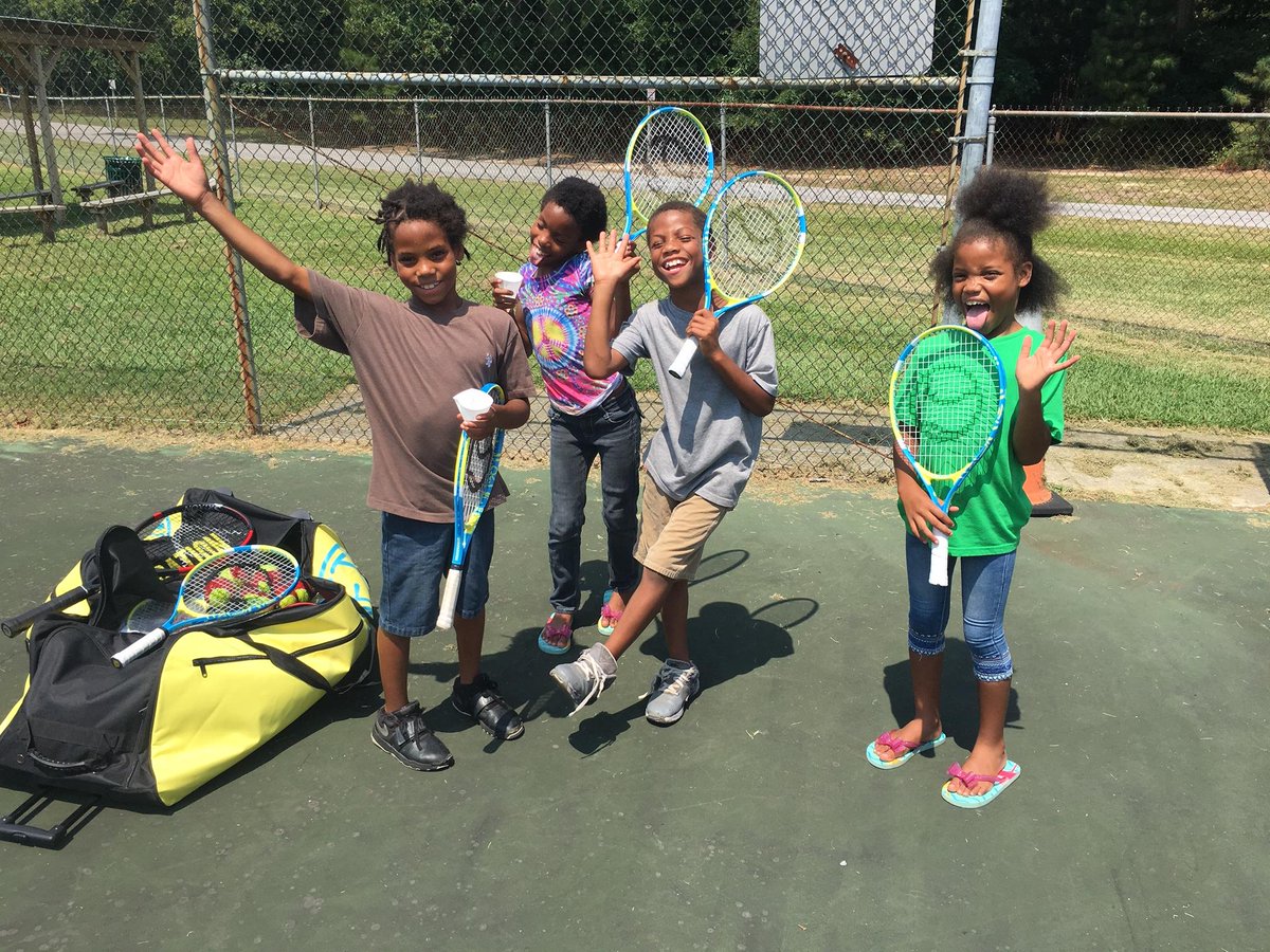 USTAMidAtlantic's tweet photo. ๐พ is a sport the whole family can enjoy - just ask these quadruplets! We see a future doubles showdown in the works ๐They're enjoying tennis provided by the Western Tidewater Tennis Association in Franklin!
#USTA #ustamas #NetGeneration https://t.co/PM1JVeNJlY