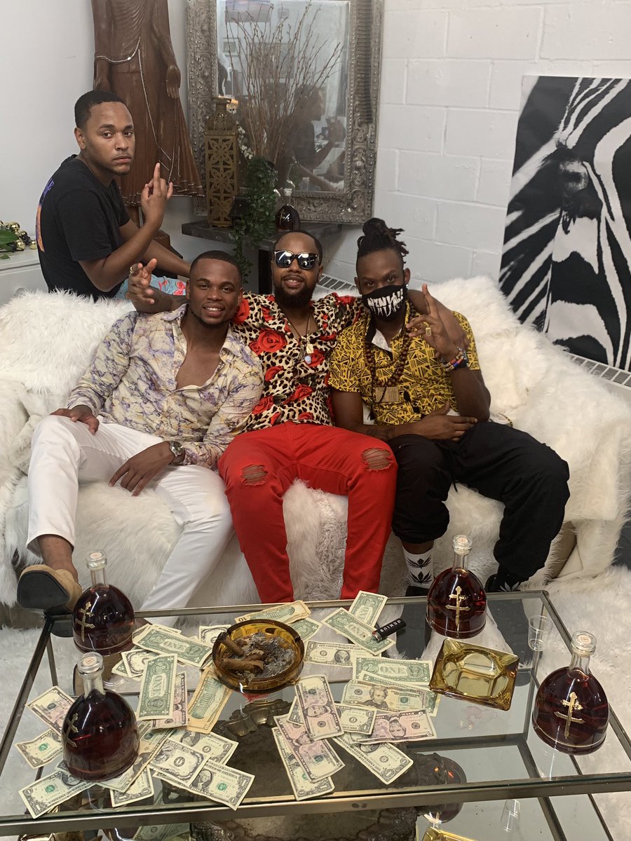 PrinceHobson's tweet photo. @LouieThaProfit @NenJahNycist 
#Dusse https://t.co/Xn66y8M8im