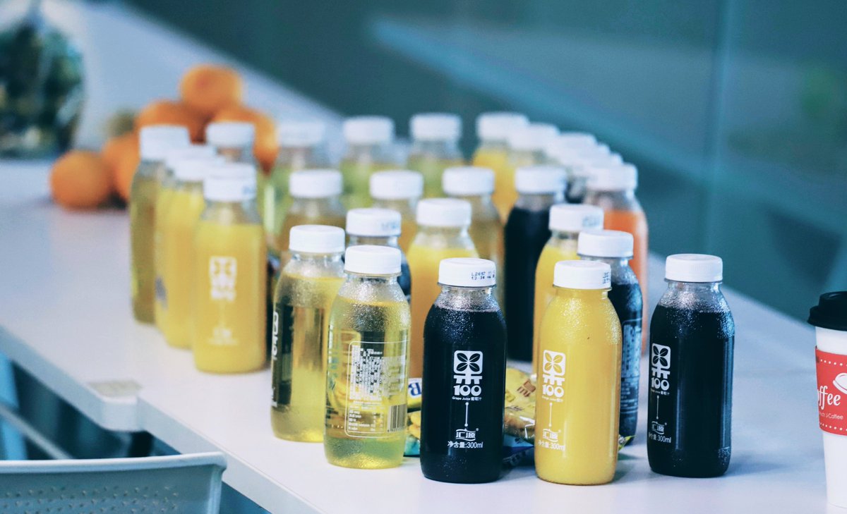 KenePartners's tweet photo. The global drinks industry is transforming as a result of environmental pressures, consumer demands, and governmental legislation. In today's Insights article, we're looking at how these changes are shaping the sector, and what they mean for the future. https://t.co/BWHHr3eMR0 https://t.co/cXcL3ccfca