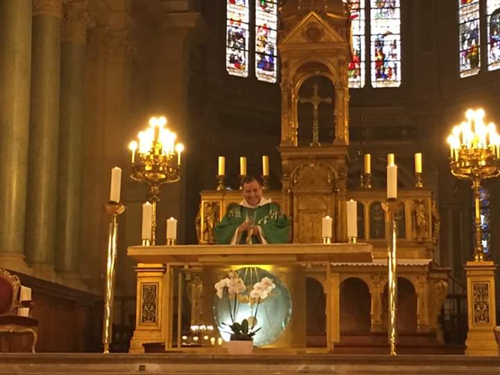 TriniteParis's tweet photo. le Père Angel Maldonado a célébré sa dernière Messe à l’église, avant de nous quitter pour son prochain ministère. 
Merci Père pour votre dévouement et votre accompagnement précieux
Que le Seigneur vous bénisse et vous garde; que Son Esprit vous guide dans votre mission. E.Pinot https://t.co/snWcNXlYbj