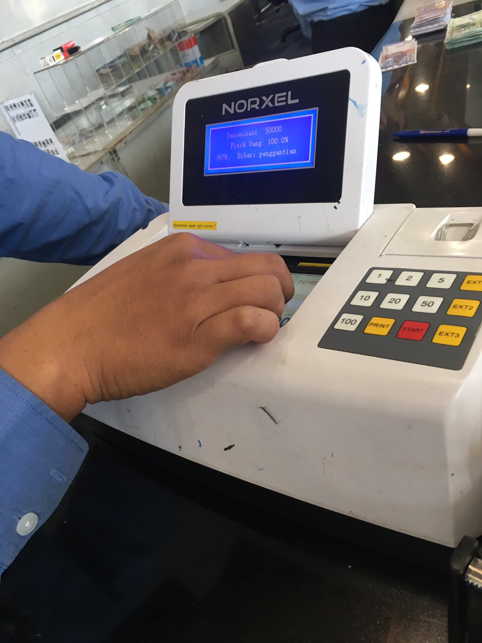 Mesin pengecek kelayakan uang