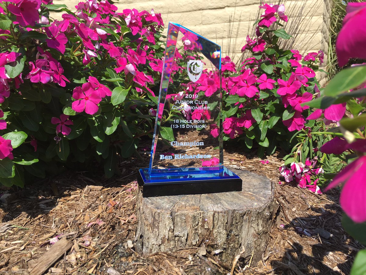 theCrestviewCC's tweet photo. Congratulations to our 2019 Junior club champions: Drake Sawyer, Tiffany Chan, Ben Richardson and Margaret Ulrich #cccgolf #cccjrgolf #jrclubchamp https://t.co/apsZKN4W0Z