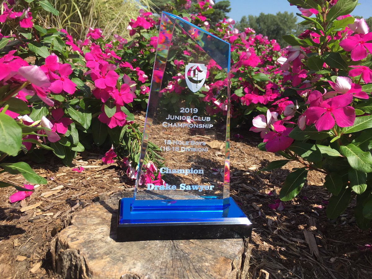 theCrestviewCC's tweet photo. Congratulations to our 2019 Junior club champions: Drake Sawyer, Tiffany Chan, Ben Richardson and Margaret Ulrich #cccgolf #cccjrgolf #jrclubchamp https://t.co/apsZKN4W0Z