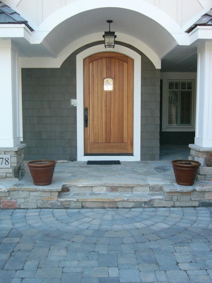 OIlandscaping's tweet image. We’re admiring the simplicity of this front yard design. The white outlines of the home help to also accentuate our freshly paved pavers.  Give Outdoor Innovations a call if you’re ready to start planning your 2020 project! 🏡🔨 
#outdoorrennovations
#outdoorinnovations