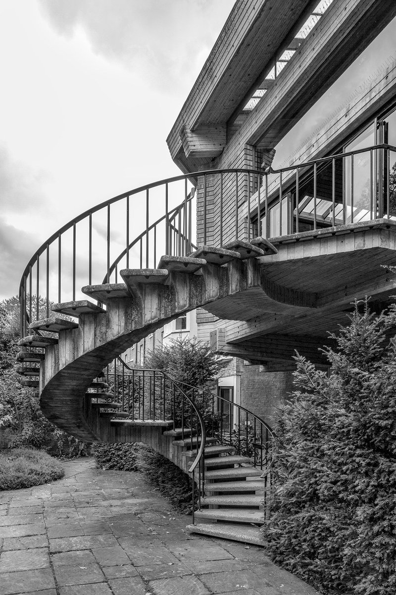 new_brutalism's tweet photo. Darwin College dining hall, Cambridge, Howell Killick Partridge and Amis, 1967-68

Photo: Simon Phipps https://t.co/PoiEfCb39j